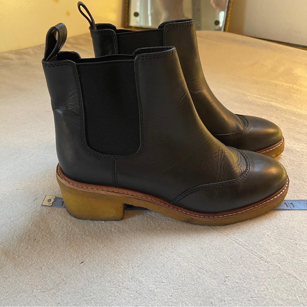J. Crew Black Leather Chelsea Boot Booties Gum Sole, Size 7
